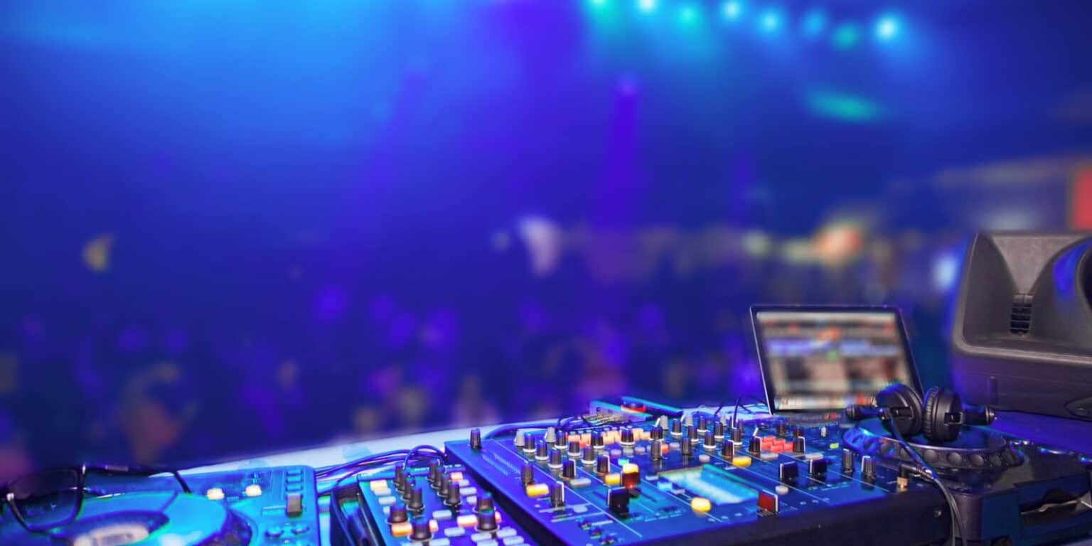 Popular Trance Songs From The Early 2000s You Need To Hear Retro Trance